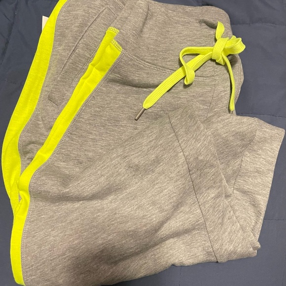 LIVI Active Jogging Set by Lane Bryant - Picture 6 of 6